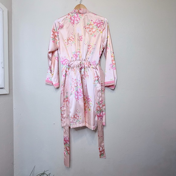 Morgan Taylor | Satin Pink Floral Hip Pockets Belted Mini Lingerie Kimono Robe - Picture 4 of 16